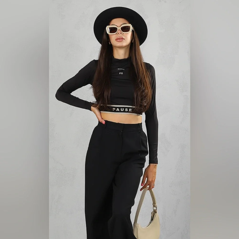 NWOT. Woman’s Bluza Tisha Black Long Sleeve Crop Top from Pause Jeans. Size L.
